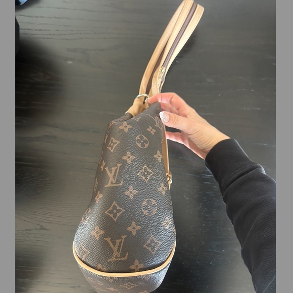 LOUIS VUITTON MONOGRAM CANVAS WOMEN'S BACKPACK/BAG, ZIPPER HANDLE. - Picture 5 of 16